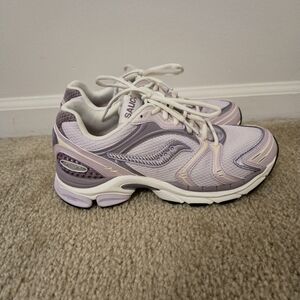 Saucony Unisex Progrid Triumph 4 In Lilac Size 6.5 Mens/ 8 Womens